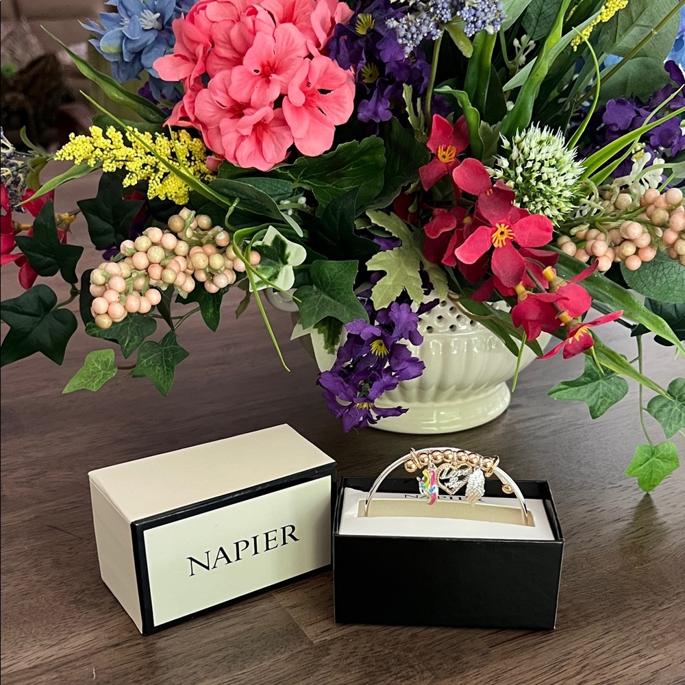 ✨HP✨🩷💙NAPIER🩷💙”Love to Run”Gold & Silver Tone Bracelet w/Crystal Accents/NIB